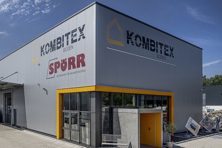 Kombitex mit weiterem Gebäude in Ettlingen