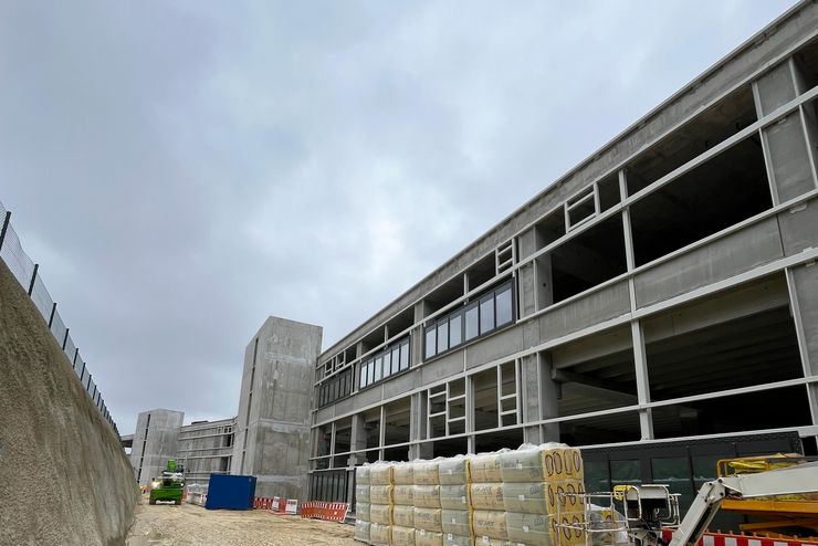 Unterkonstruktion für 6.000 m² Sandwichfassade