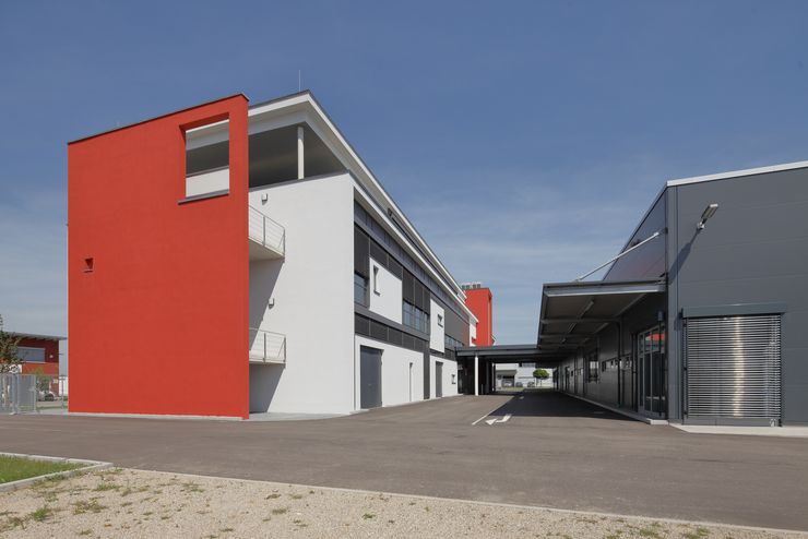 GadO GmbH: Maßgeschneiderter Bürokomplex mit Produktionsgebäude