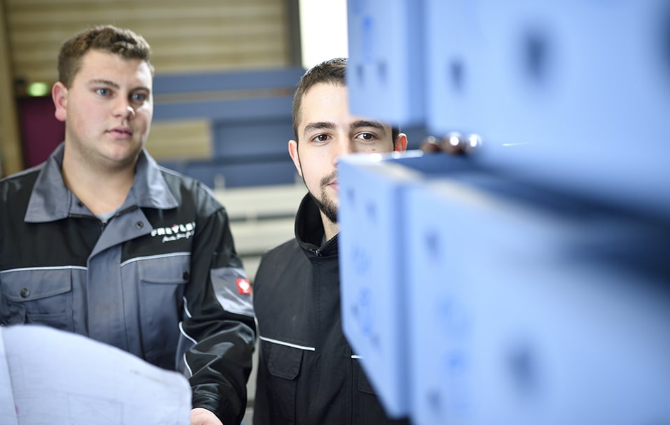 Experten am Werk für Stahlhallenbau